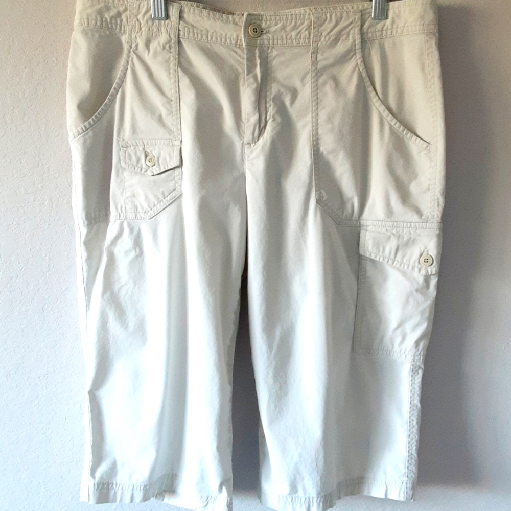 Columbia Women's Cargo Cream Capri Pants Size 12